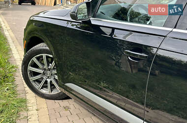 Внедорожник / Кроссовер Audi Q7 2017 в 