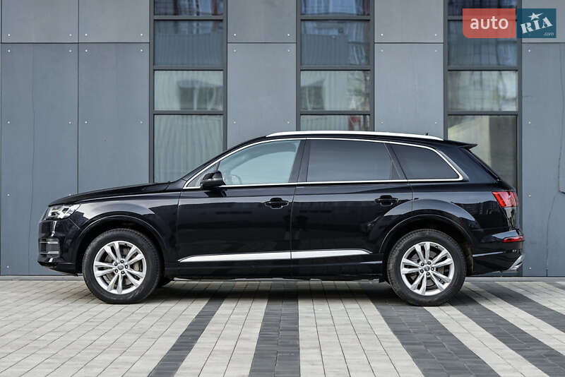 Позашляховик / Кросовер Audi Q7 2017 в 