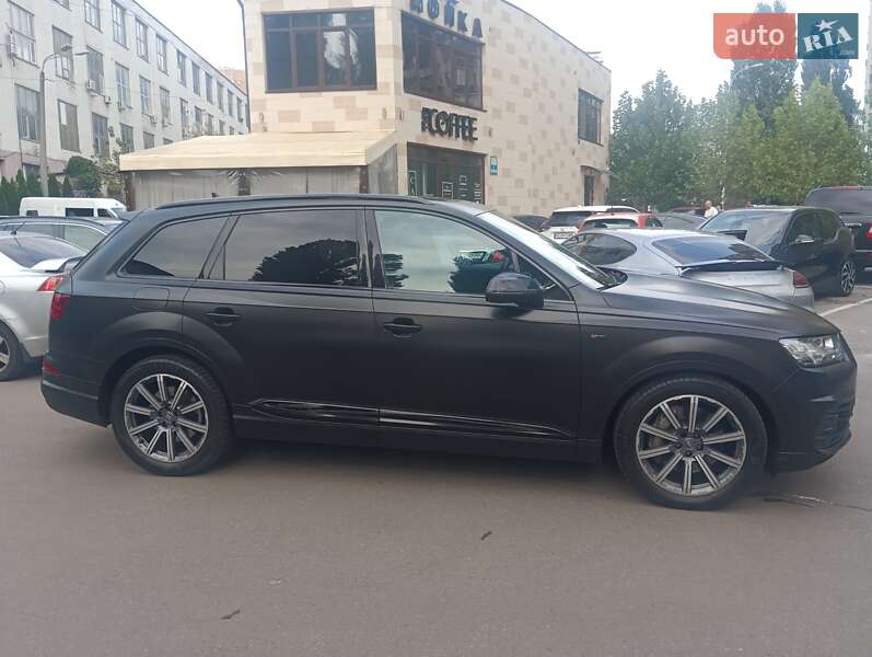 Позашляховик / Кросовер Audi Q7 2017 в Києві