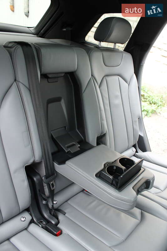 Позашляховик / Кросовер Audi Q7 2017 в Києві
