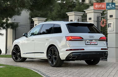 Позашляховик / Кросовер Audi Q7 2025 в 