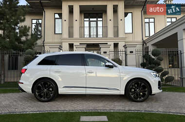 Позашляховик / Кросовер Audi Q7 2025 в 