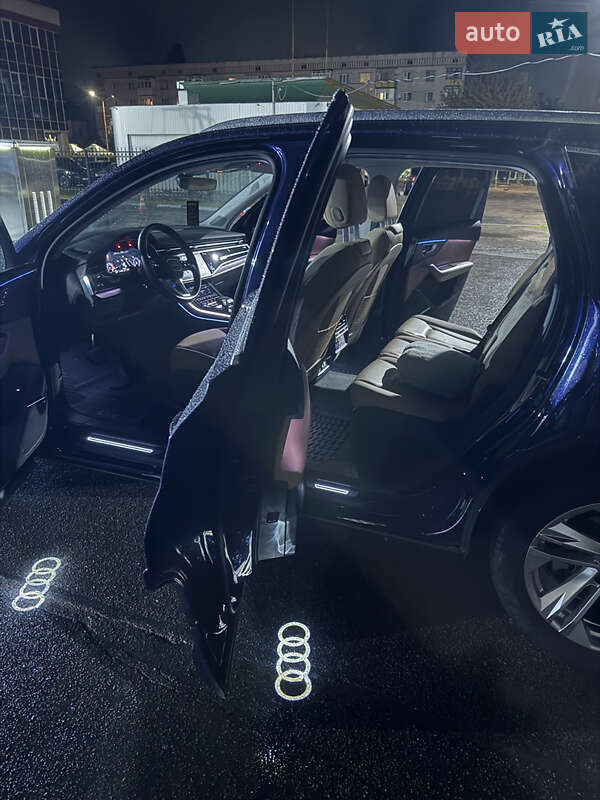 Внедорожник / Кроссовер Audi Q7 2020 в Киеве