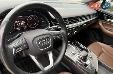 Внедорожник / Кроссовер Audi Q7 2017 в 