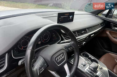Внедорожник / Кроссовер Audi Q7 2017 в 