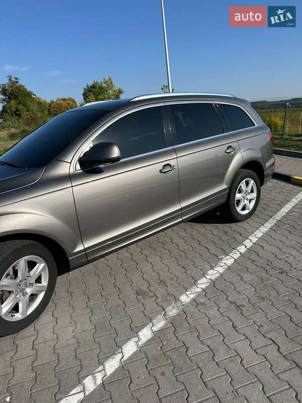 Позашляховик / Кросовер Audi Q7 2011 в Летичіві