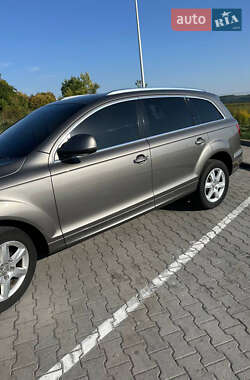 Позашляховик / Кросовер Audi Q7 2011 в 