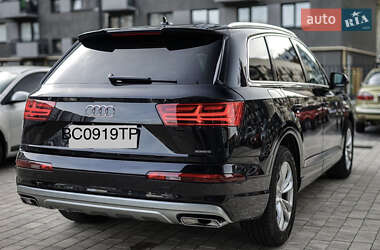 Позашляховик / Кросовер Audi Q7 2017 в 
