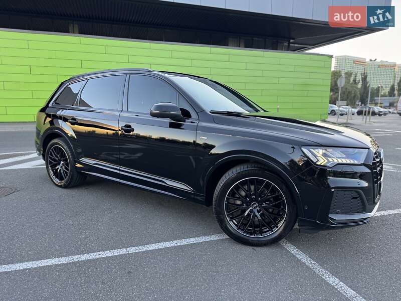 Внедорожник / Кроссовер Audi Q7 2020 в Киеве