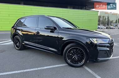Позашляховик / Кросовер Audi Q7 2020 в 