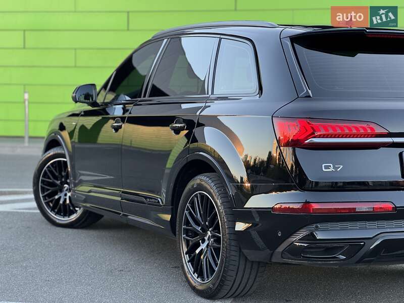 Внедорожник / Кроссовер Audi Q7 2020 в Киеве