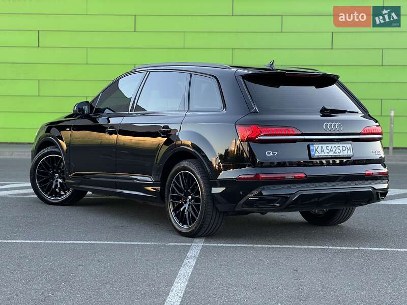 Внедорожник / Кроссовер Audi Q7 2020 в Киеве