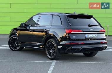 Позашляховик / Кросовер Audi Q7 2020 в 
