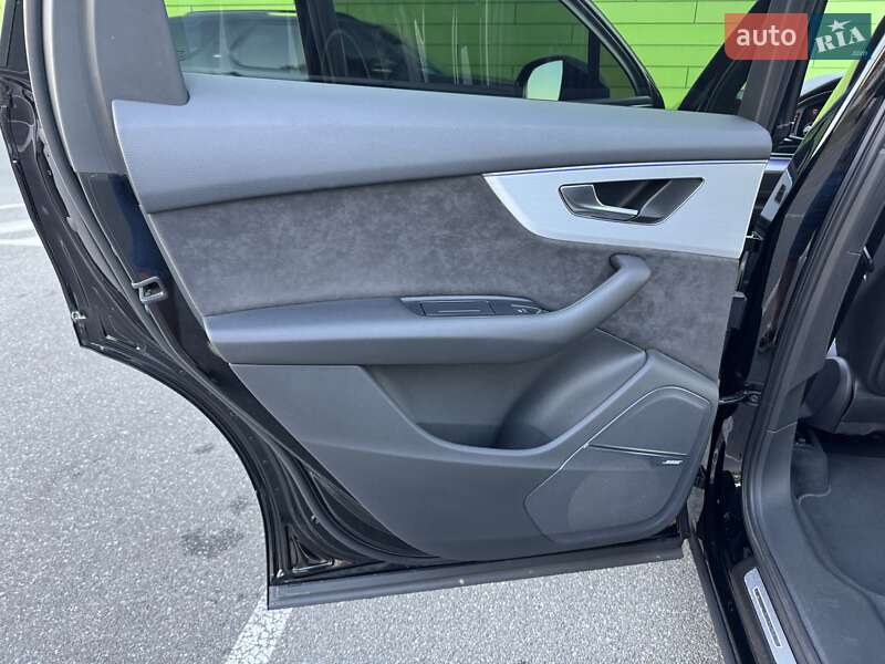 Внедорожник / Кроссовер Audi Q7 2020 в Киеве