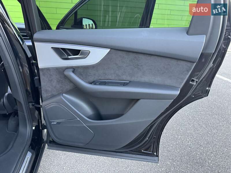 Внедорожник / Кроссовер Audi Q7 2020 в Киеве