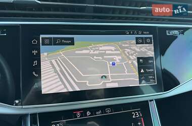 Позашляховик / Кросовер Audi Q7 2020 в 