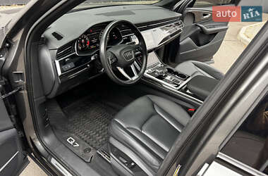 Позашляховик / Кросовер Audi Q7 2021 в 
