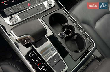 Позашляховик / Кросовер Audi Q7 2021 в 