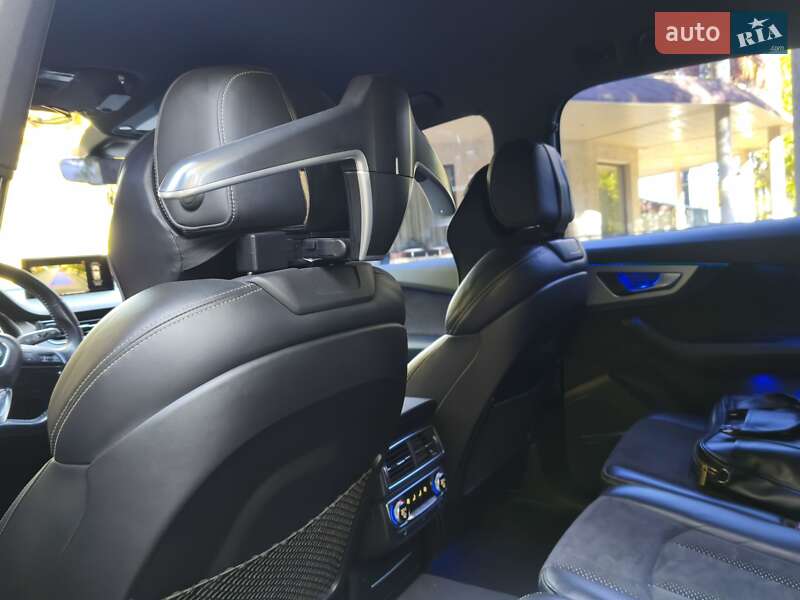 Внедорожник / Кроссовер Audi Q7 2016 в Днепре