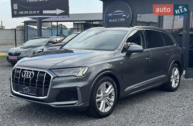 Внедорожник / Кроссовер Audi Q7 2020 в 