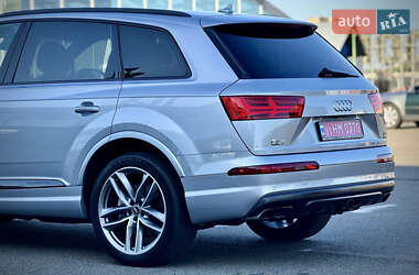 Позашляховик / Кросовер Audi Q7 2017 в 