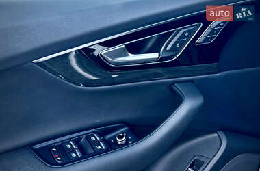Позашляховик / Кросовер Audi Q7 2017 в 