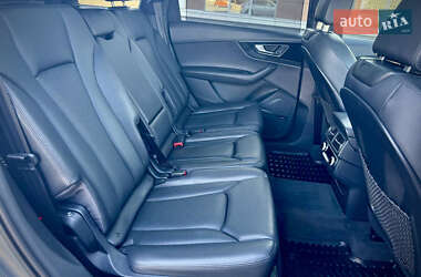 Позашляховик / Кросовер Audi Q7 2017 в 