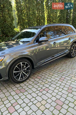 Внедорожник / Кроссовер Audi Q7 2020 в 