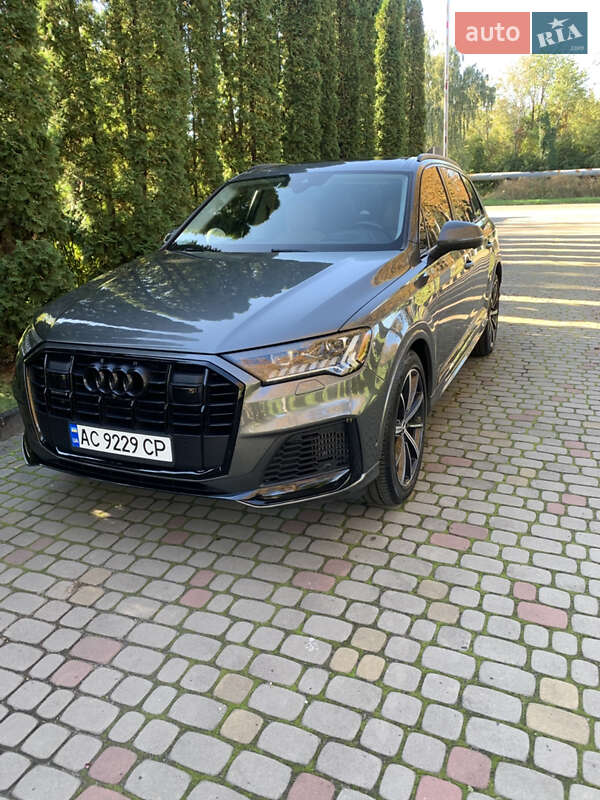 Внедорожник / Кроссовер Audi Q7 2020 в 