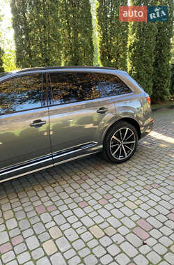 Внедорожник / Кроссовер Audi Q7 2020 в 