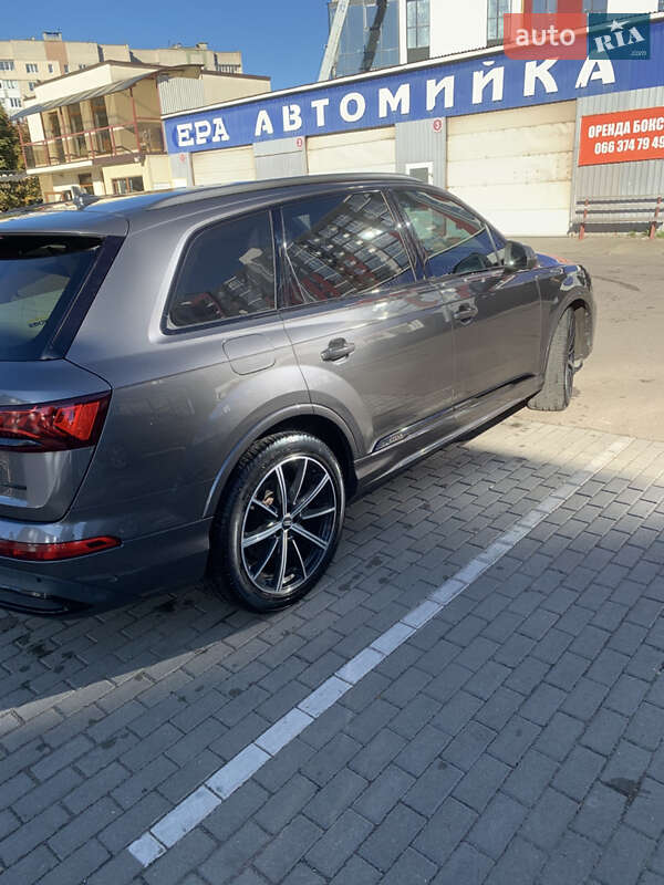 Внедорожник / Кроссовер Audi Q7 2020 в Луцке