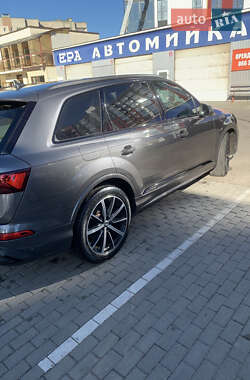 Внедорожник / Кроссовер Audi Q7 2020 в 