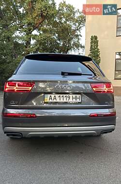 Позашляховик / Кросовер Audi Q7 2018 в 