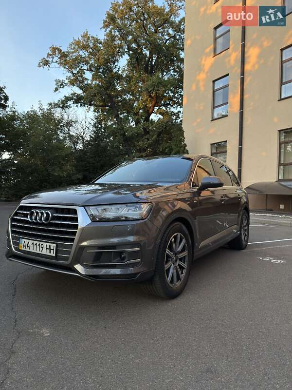 Внедорожник / Кроссовер Audi Q7 2018 в Киеве