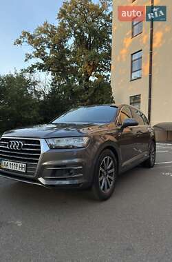 Позашляховик / Кросовер Audi Q7 2018 в 