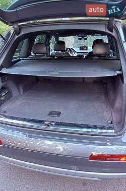 Позашляховик / Кросовер Audi Q7 2018 в 
