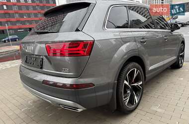 Внедорожник / Кроссовер Audi Q7 2016 в 