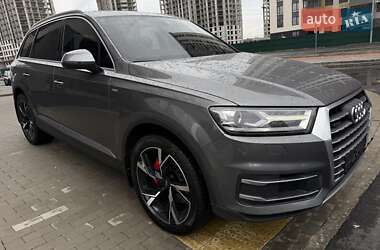 Внедорожник / Кроссовер Audi Q7 2016 в 
