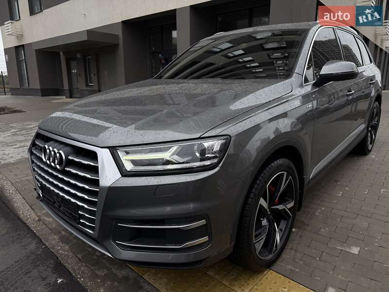 Позашляховик / Кросовер Audi Q7 2016 в Києві