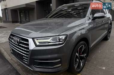 Внедорожник / Кроссовер Audi Q7 2016 в 