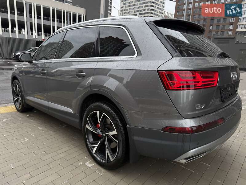 Позашляховик / Кросовер Audi Q7 2016 в Києві
