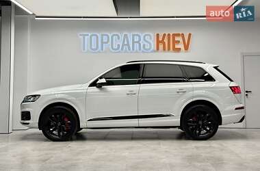 Позашляховик / Кросовер Audi Q7 2018 в 