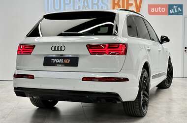 Позашляховик / Кросовер Audi Q7 2018 в 