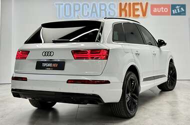 Позашляховик / Кросовер Audi Q7 2018 в 