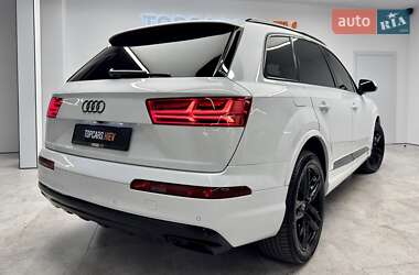 Позашляховик / Кросовер Audi Q7 2018 в 