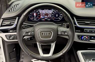 Позашляховик / Кросовер Audi Q7 2018 в 