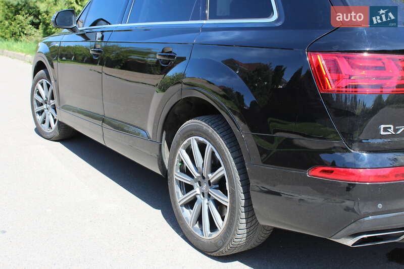 Внедорожник / Кроссовер Audi Q7 2018 в Ровно