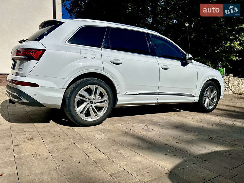 Позашляховик / Кросовер Audi Q7 2022 в Тернополі