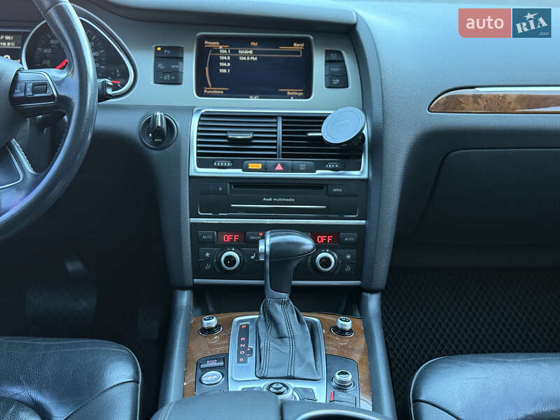 Позашляховик / Кросовер Audi Q7 2015 в Тернополі