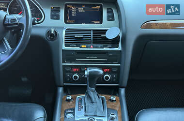 Внедорожник / Кроссовер Audi Q7 2015 в 